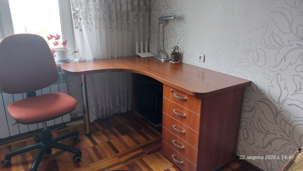 стол компьютерный,письменный