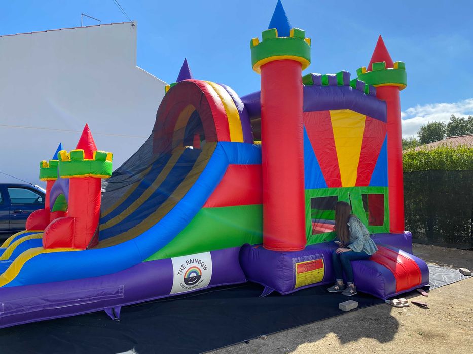 Castelo Insuflável Gigante - Aluguer