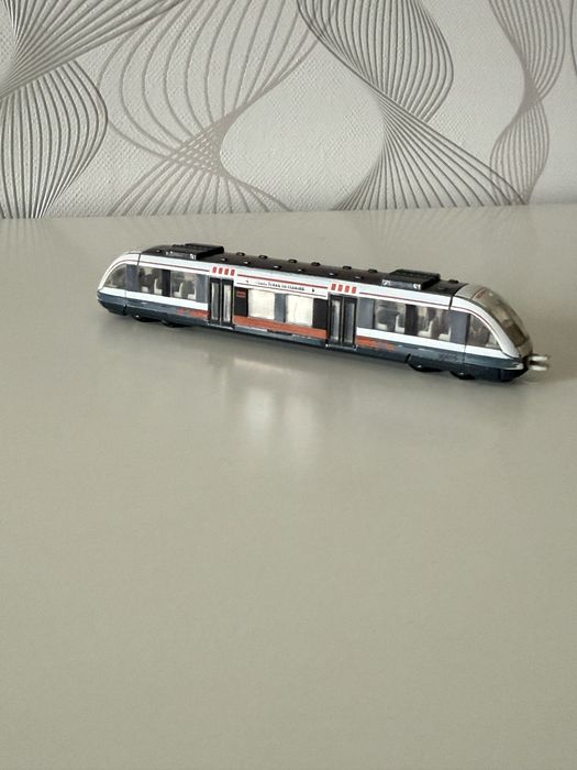 Металевий   поїзд