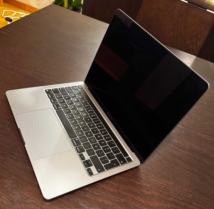 MacBook Pro 13" M1 · 16GB RAM · 512GB SSD
