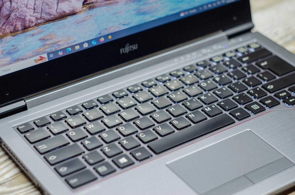 Сенсорный Fujitsu LifeBook U745 i5-5300U 2.9Ghz/DDR3 6Gb/SSD 120Gb/14'