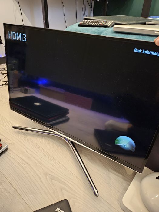 Telewizor samsung ue32h6200AW resetuje się