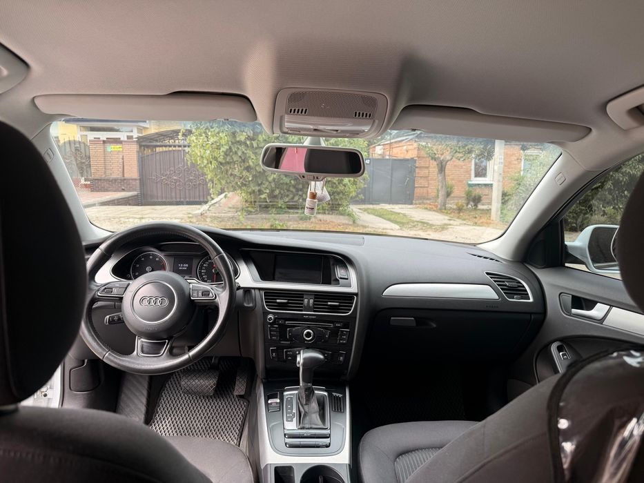 Продам Audi A4 b8 2013