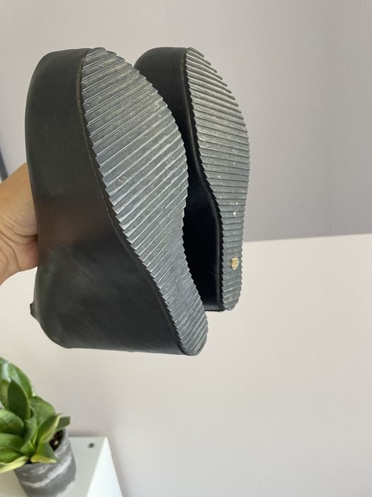 Sapatos de cunha da Aldo em cabedal