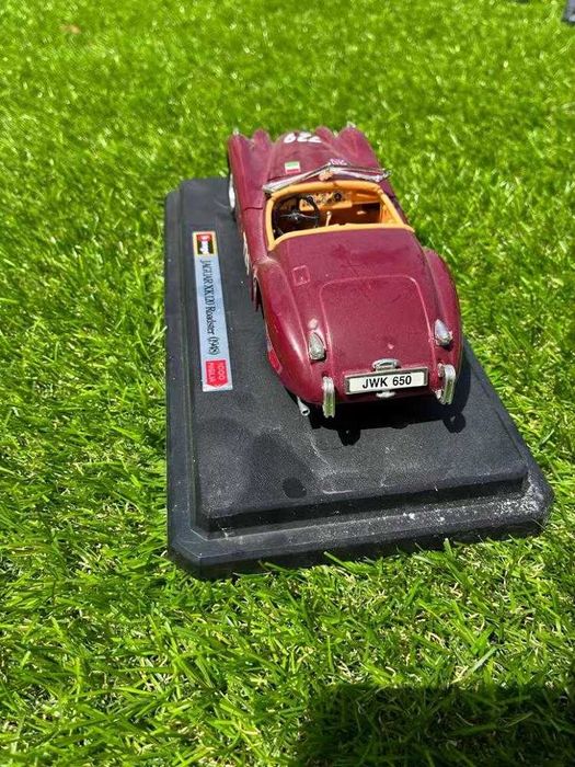Miniatura Jaguar XK120 Roadster Bburago 1:24 1000 Miglia