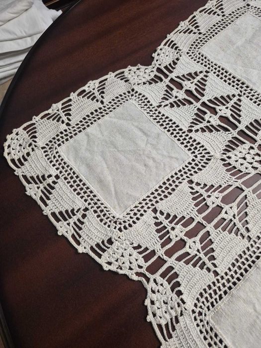 Vendo Toalha de Mesa em Renda Artesanal 3,5m – Feita à Mão e Exclusiva