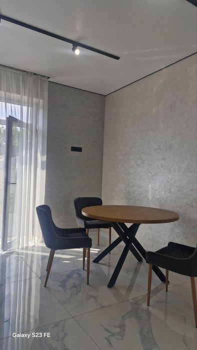Продам котедж 90 м.кв з сучасним ремонтом та меблями  на Щасливому
