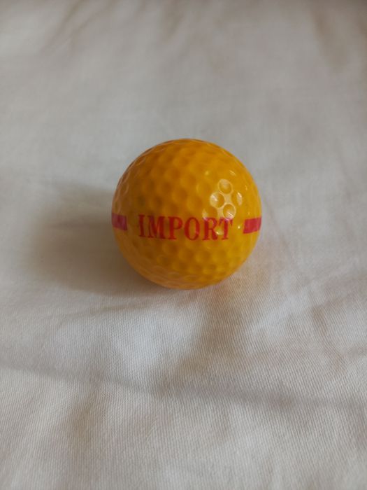 Продам жовтий м'ячик і неваляшку