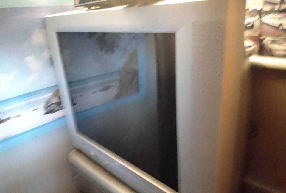 sprzedam telewizor Philips stereo  z dekoderem