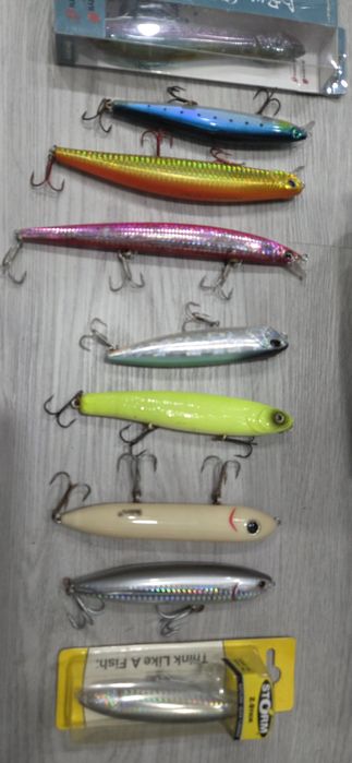Conjunto mala Rapala e amostras spinning.