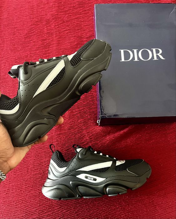 Christian Dior B22