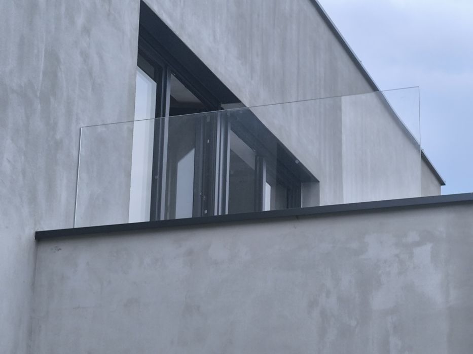 Balustrady z montażem szklane, nierdzewne, ze stali.  INOX-FORCE