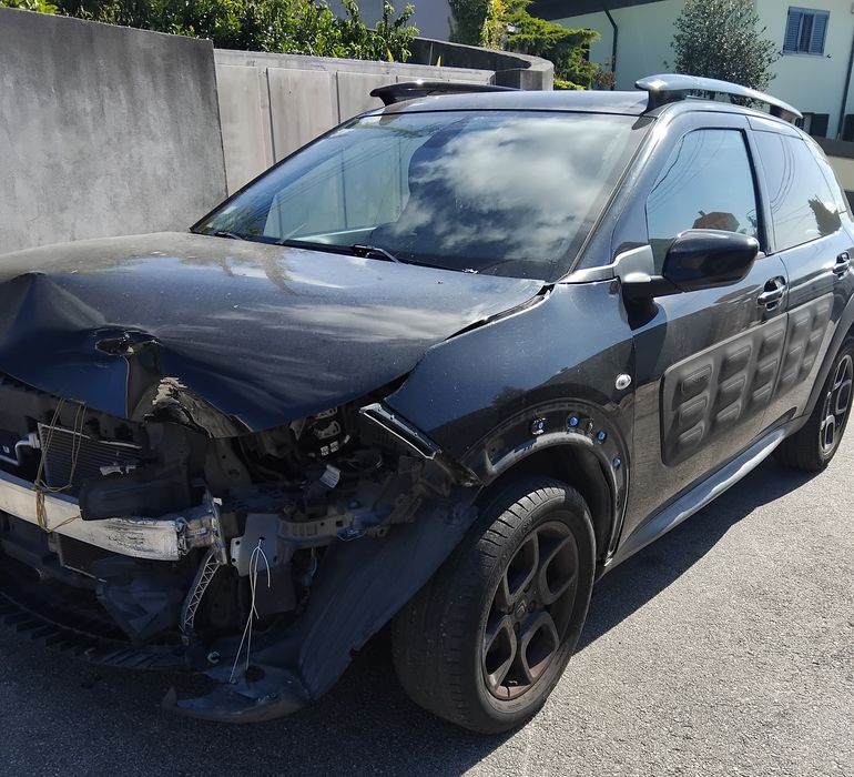 Vendo citroen c4 catus 1.2 vti 2017 nacional com 69 mil km  acidentado salvado