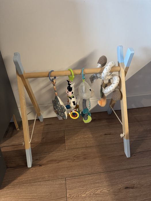 Stojak edukacyjny baby gym dla niemowląt