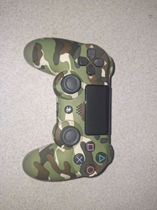 Pad do ps 4 ,dual shock pad w bardzo dobrym stanie