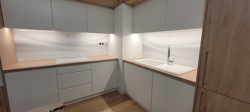 Lustra na wymiar, grafika na szkle