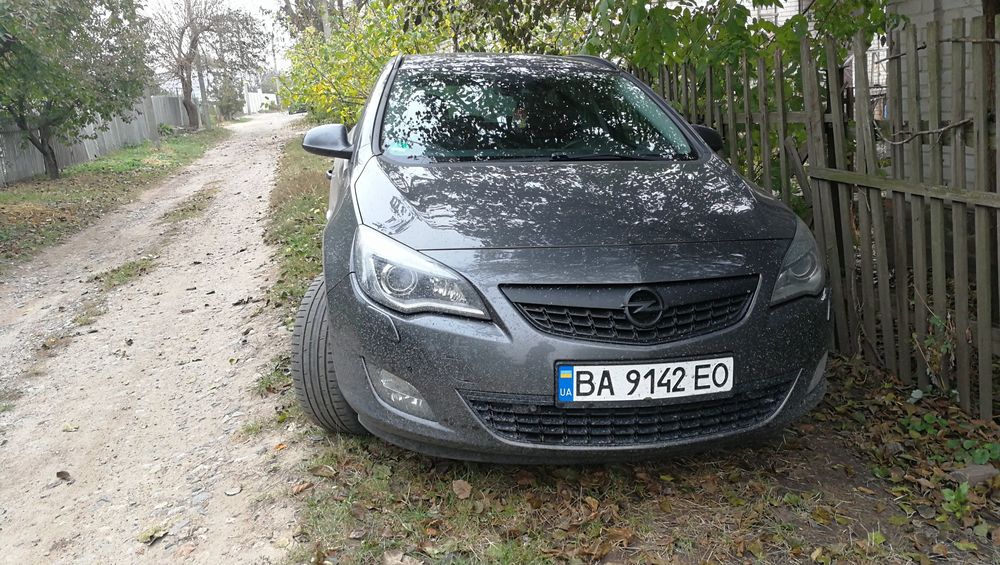 Opel Asyra J  1.7 sports tourer 2011 г.