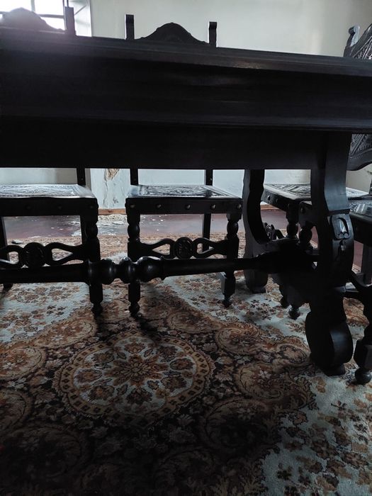Mesa de sala de Jantar em Mogno