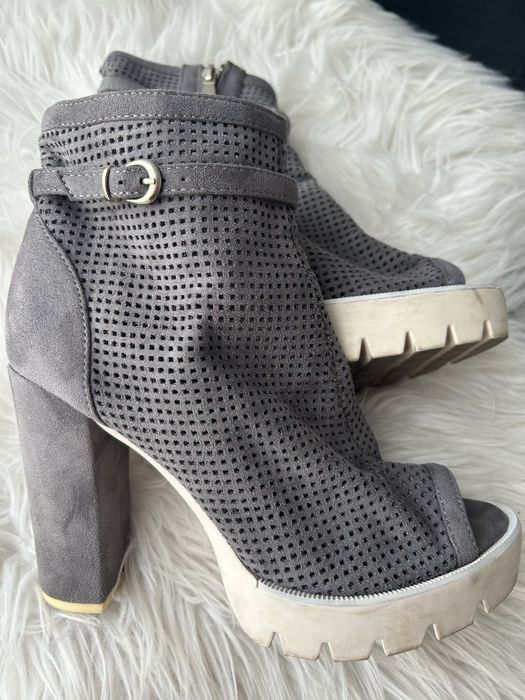 Botki letnie ażurowe zamszowe