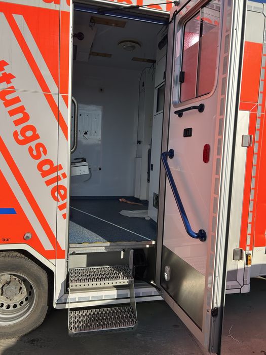 Kontener, karetka, zabudowa kamper