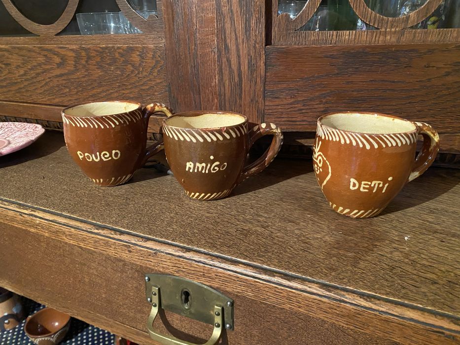 Tres canecas rusticas