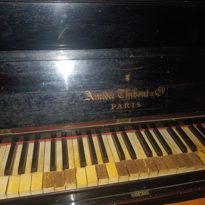 Piano Vertical Antigo