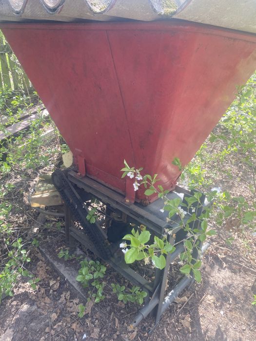 Sprzedam Sieczkarnie i rozsiewacz