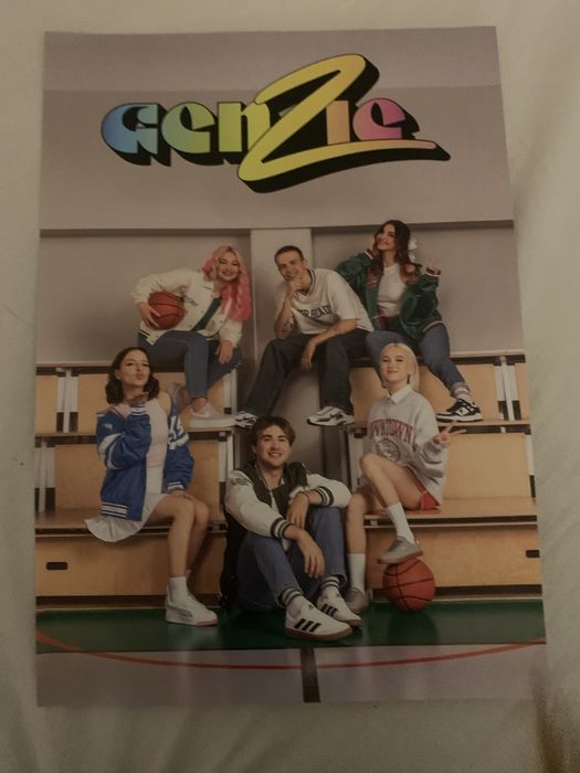 Limitowany plakat genzie z kolaboracja