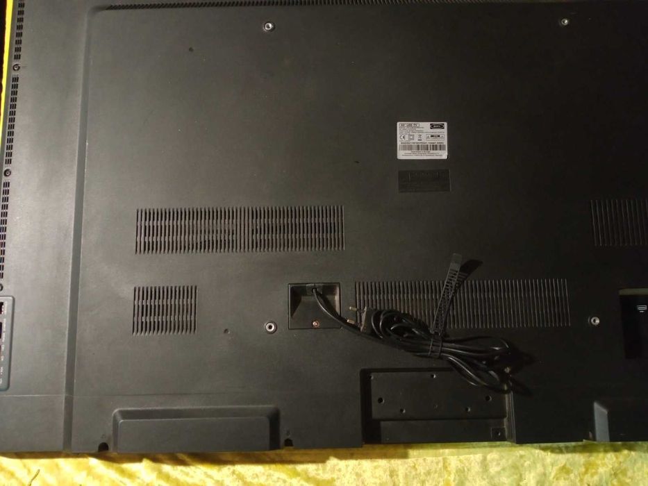 Телевізор в хорошому стані.