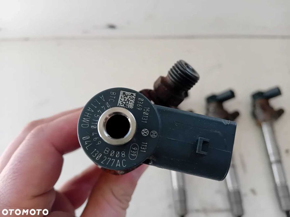 Wtryskiwacz paliwa komple AUDI SEAT SKODA VW 2.0 TDI 04L130277AC