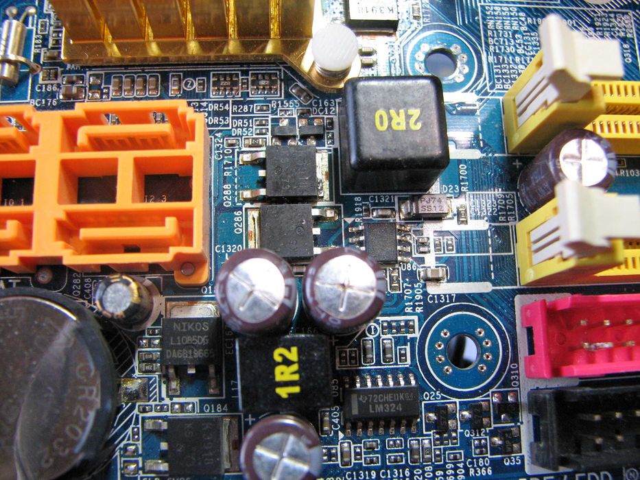 Продам материнську плату GigaByte GA-945GCMX-S2