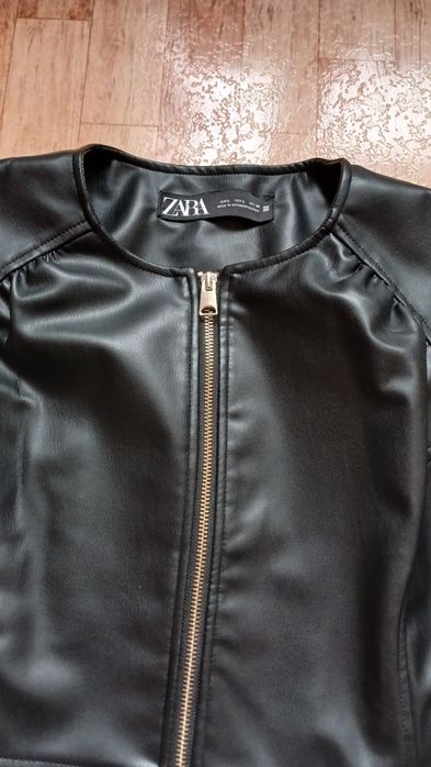 Стильна чорна жіноча куртка Zara зі штучної шкіри