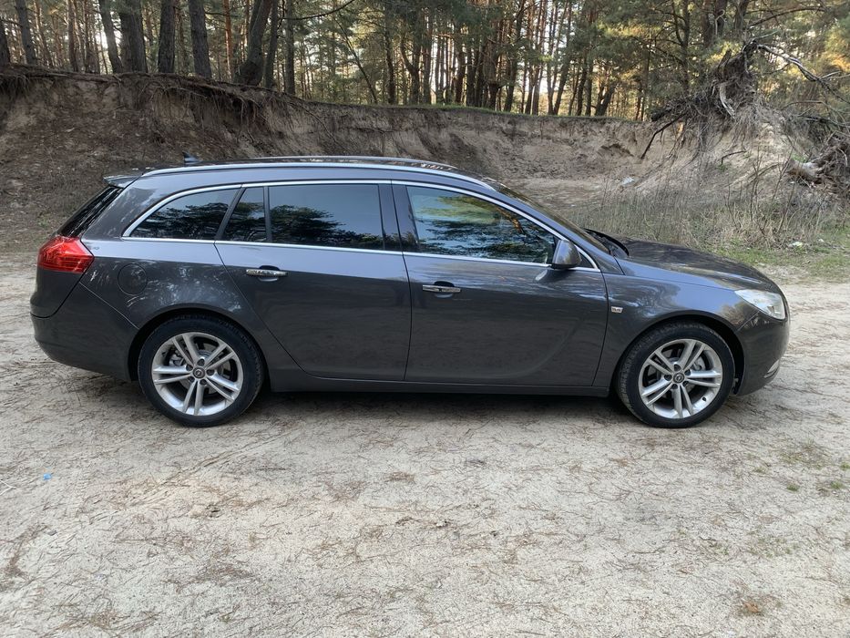 Опель інсігнія 2010 рік