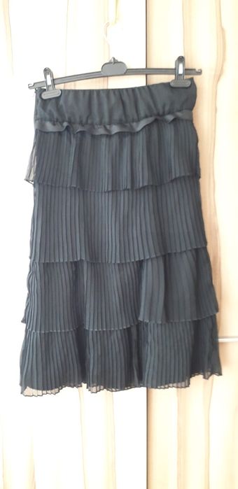 чорна юбка плисе міді