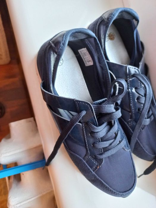 Продам кросівки жіночі  р..40 (на 39)