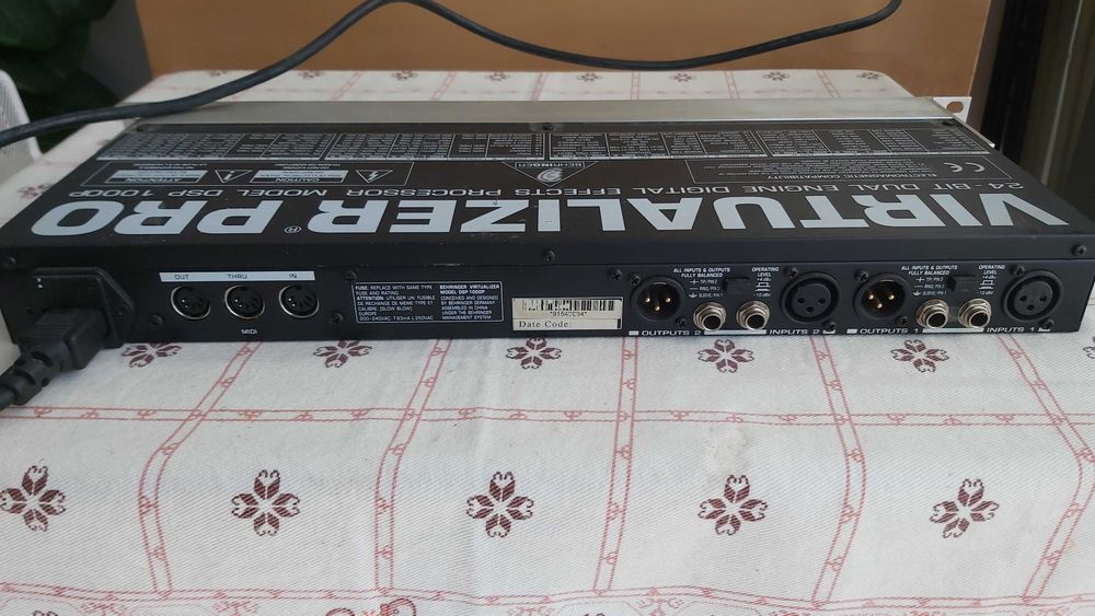 Behringer Virtualizer Pro DSP 1000P processador de efeitos digitais