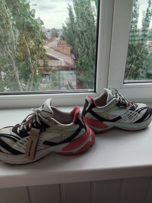 Продам кроссовки Puma Velophasis 41 размер
