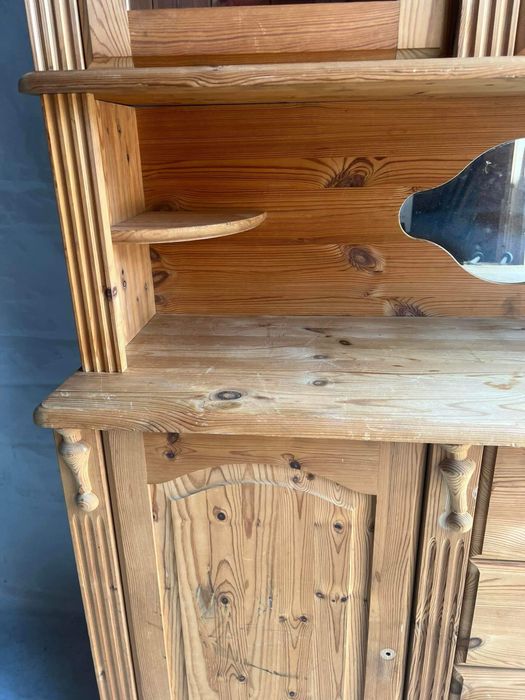 Kredens z litego drewna