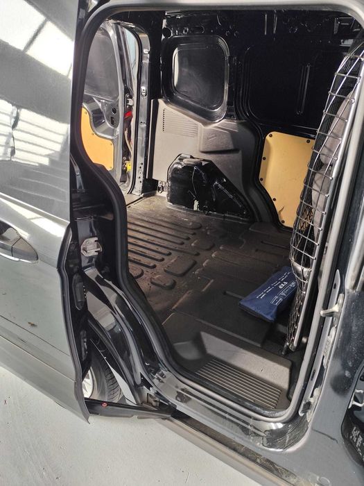 Transit Courier VAN TREND 1.5 TDCi, Cor Panther Black