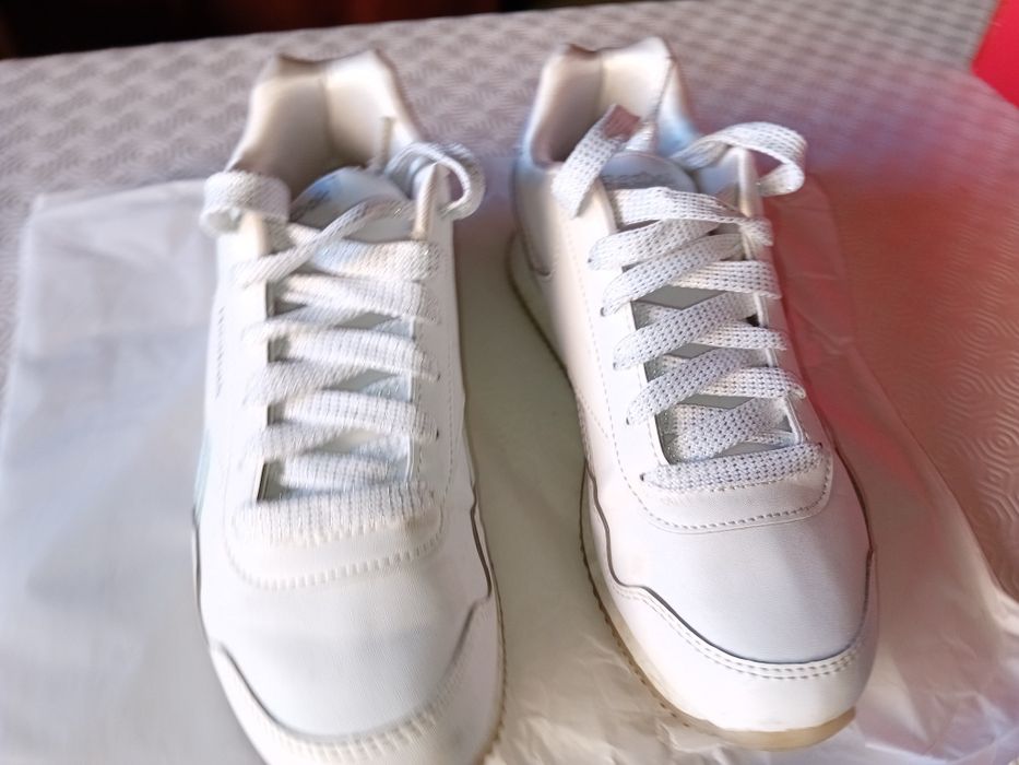 Ténis da Reebok tamanho pequeno