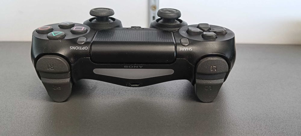 Konsola PS4 Slim 1TB + pad