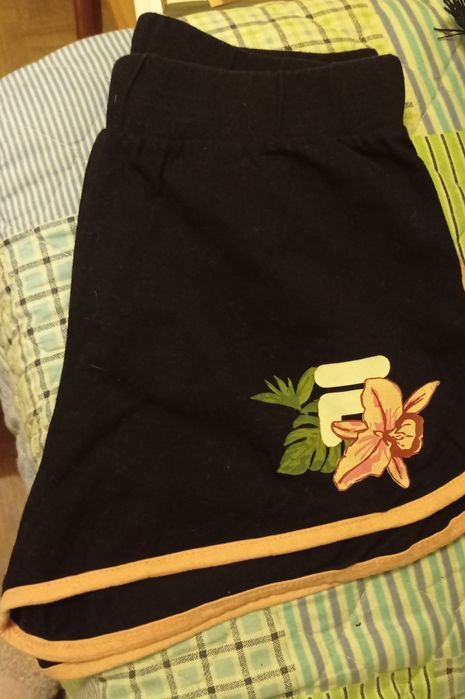 Calções de senhora tamanho S marca Fila