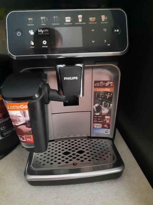 Продам кофемашину Phillips LatteGo EP5447/90 в идеальном состоянии
