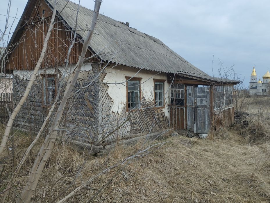 Продам земельну ділянку з стареньким будинком