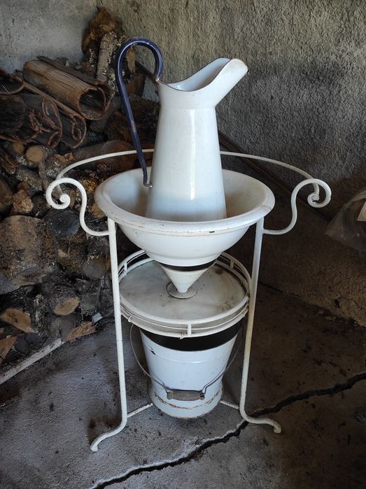 Lavatório antigo em ferro