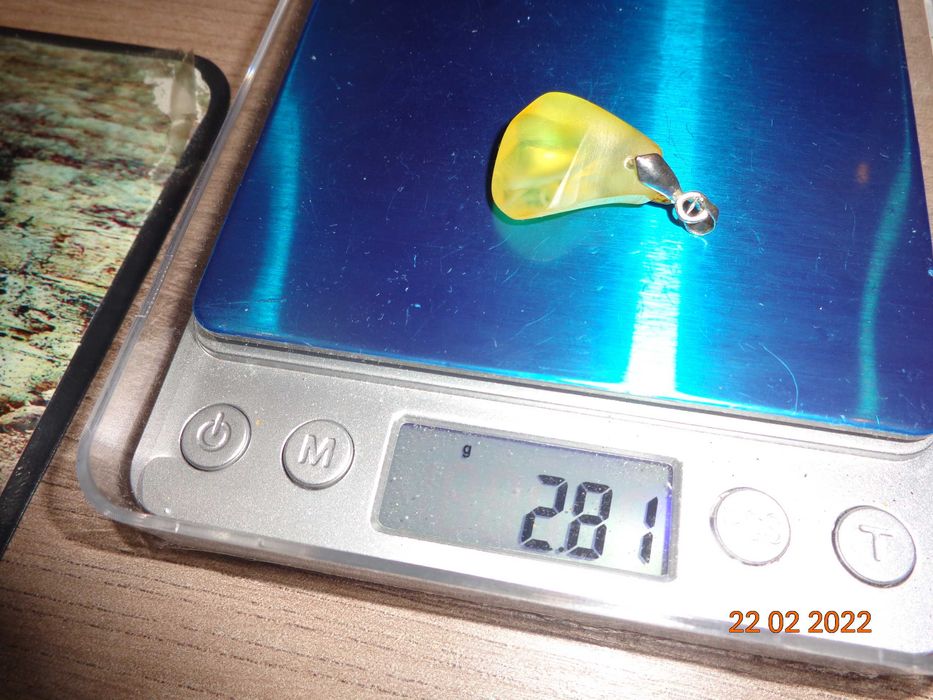 Wisiorek bursztyn z  łańcuszkiem