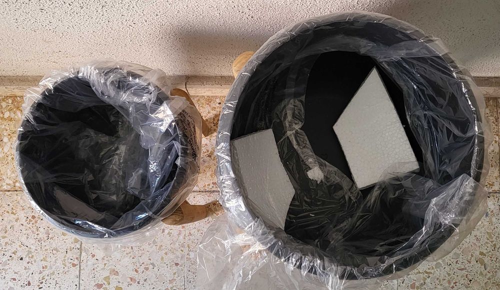 Floreiras Metálicas com Bases de Madeira 23-EL-03, Novas