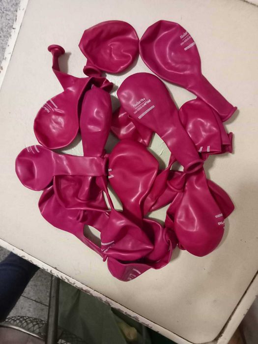 20 balões (cores rosa, verde , azul)