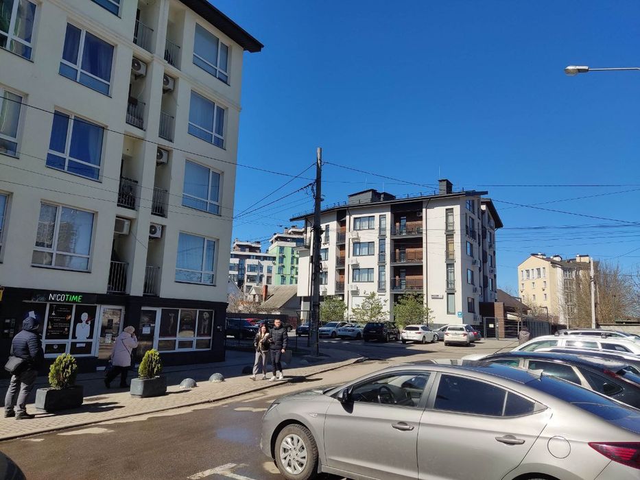 Пиво-Кофе-Цветы-Салон(40м.кв) Сергея Колоса,3