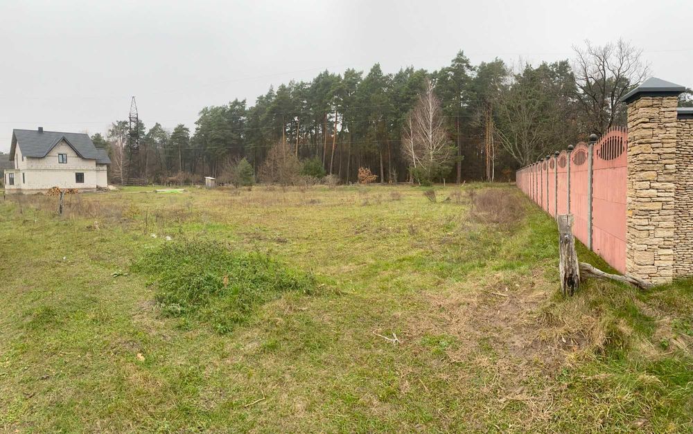 Земельна ділянка біля лісу, участок під забудову.